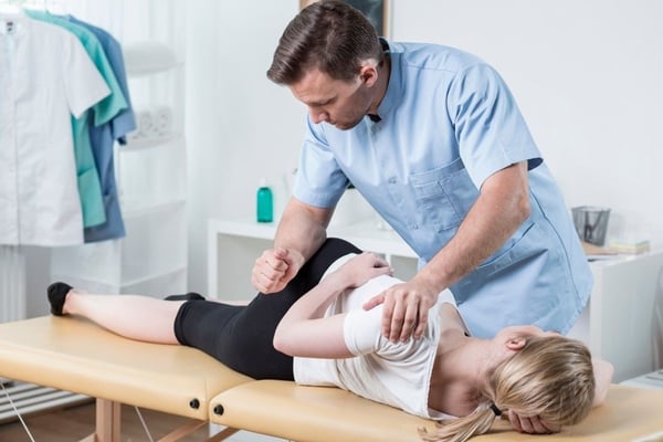 Chiropractor treating a patient in Duluth, GA
