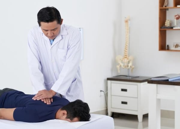 a chiropractor can help after a rear-end collision