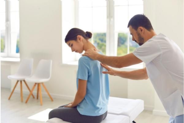 do-chiropractors-help-with-pain