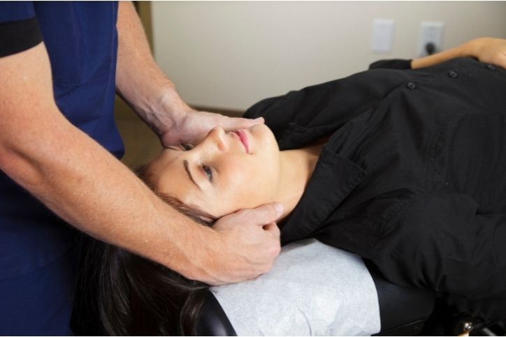 newnan-chiropractor-gives-an-adjustment-to-a-patient