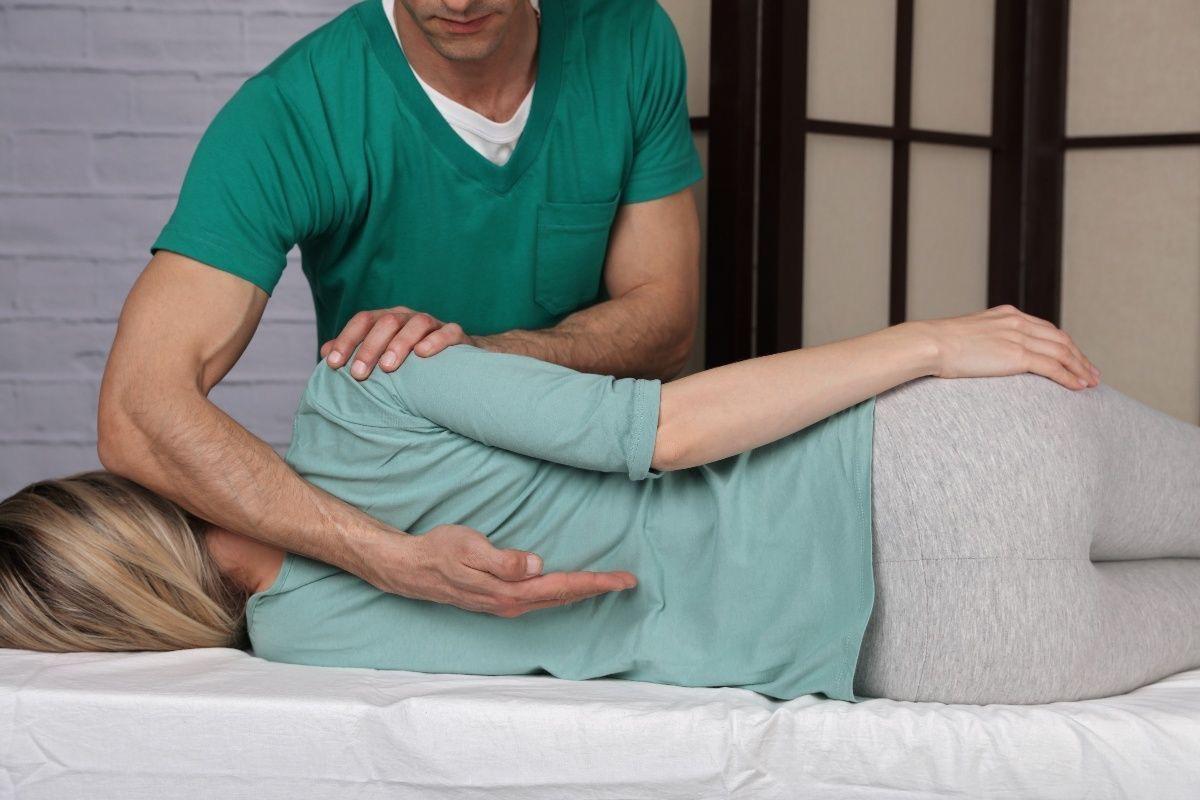 arrowhead clinic chiropractor provides treatment to a patient.